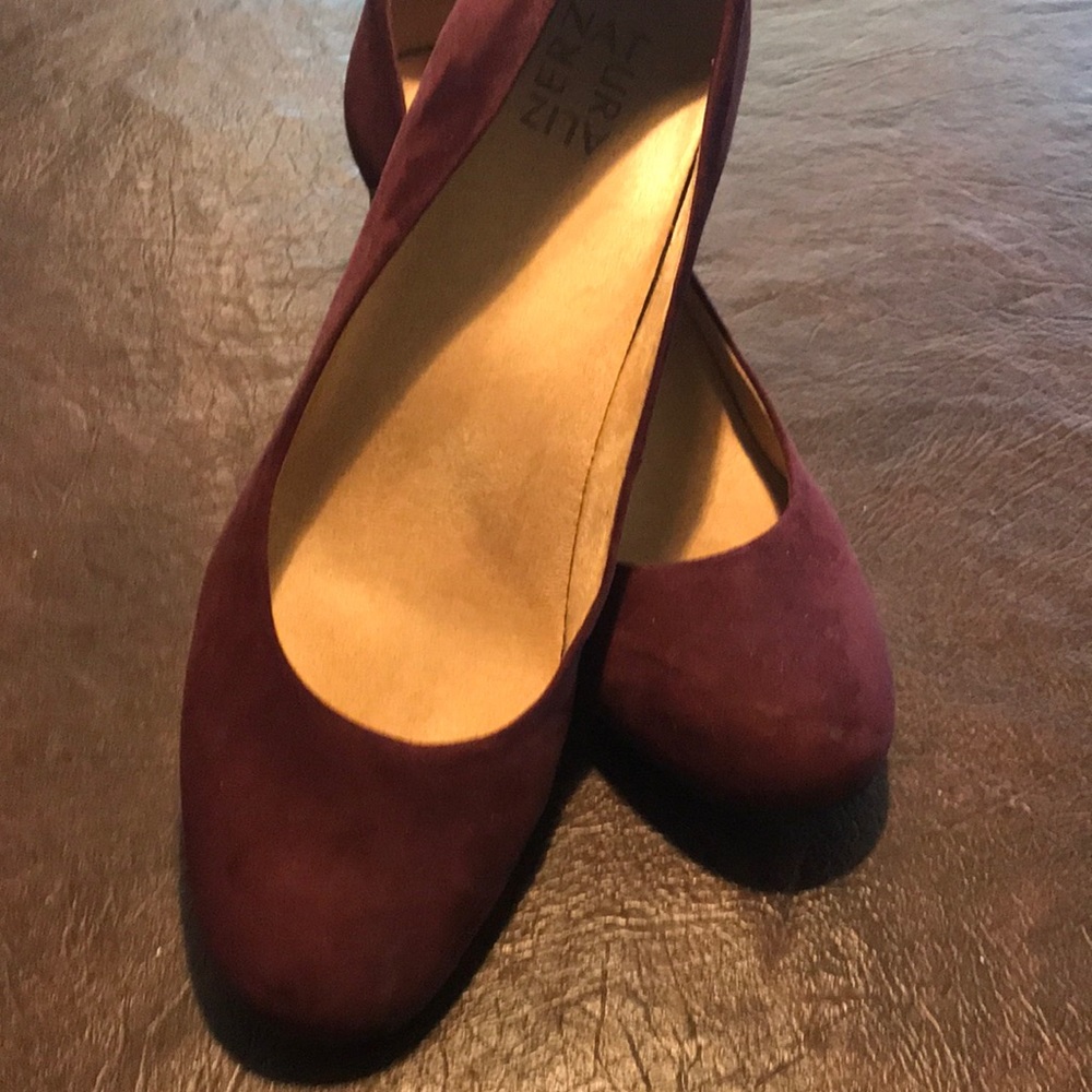Naturalizer pumps
